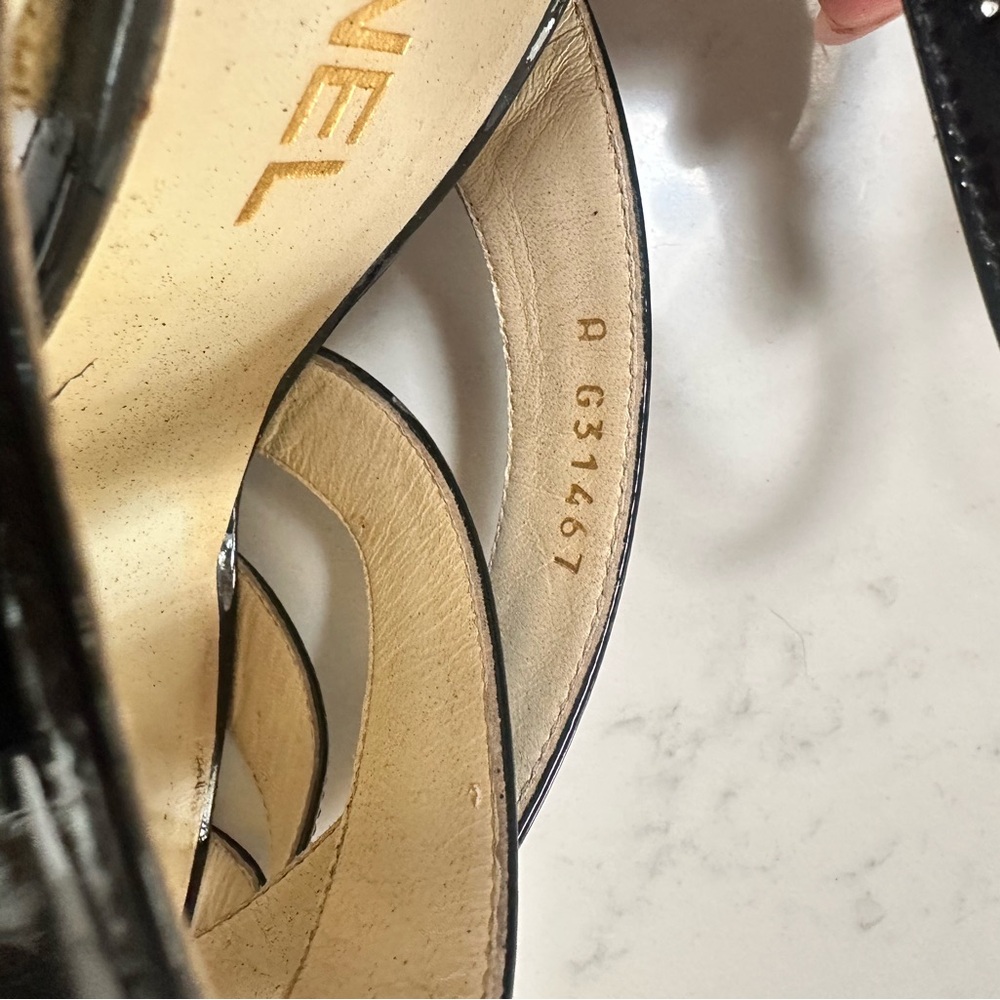 Chanel Camellia Block Heel Patent Sandals 39.5 - Picture 7 of 10